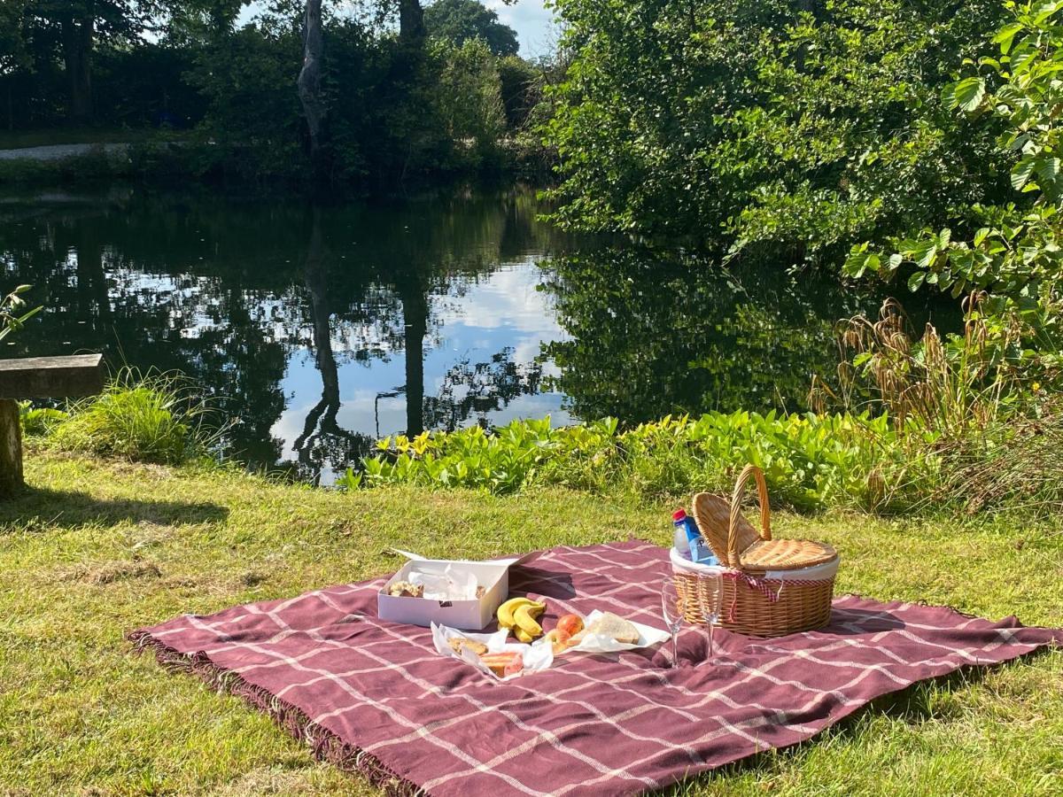 Kingfisher Cabin - Wild Escapes Wrenbury Off Grid Glamping - Ages 12 And Over Baddiley Buitenkant foto