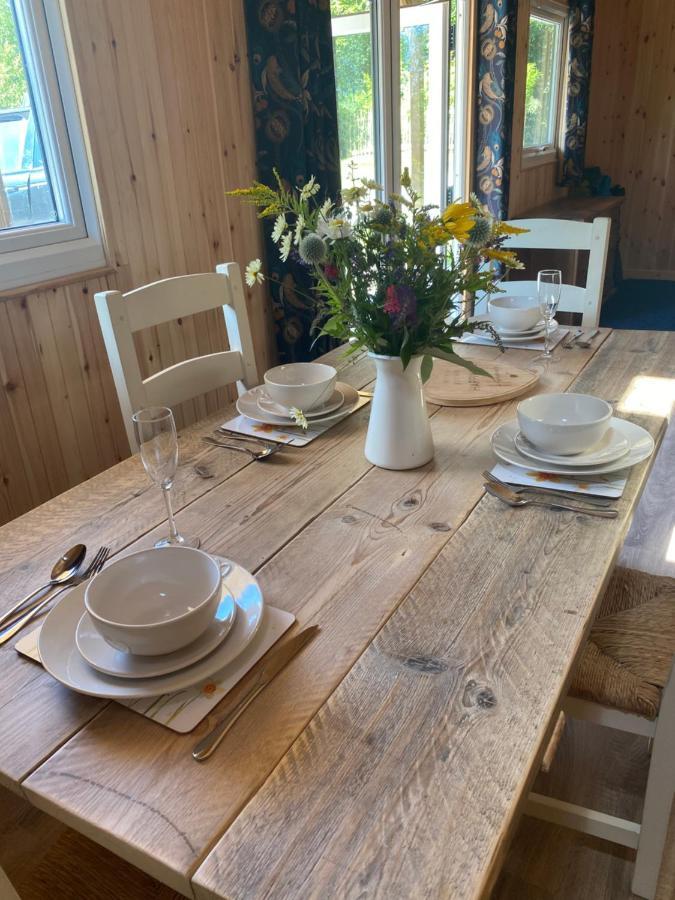 Kingfisher Cabin - Wild Escapes Wrenbury Off Grid Glamping - Ages 12 And Over Baddiley Buitenkant foto