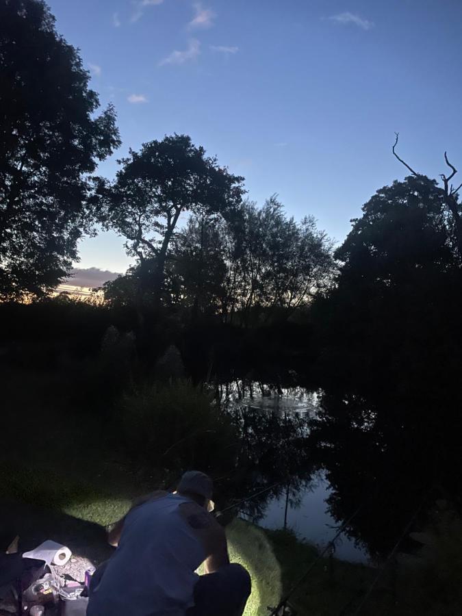 Kingfisher Cabin - Wild Escapes Wrenbury Off Grid Glamping - Ages 12 And Over Baddiley Buitenkant foto