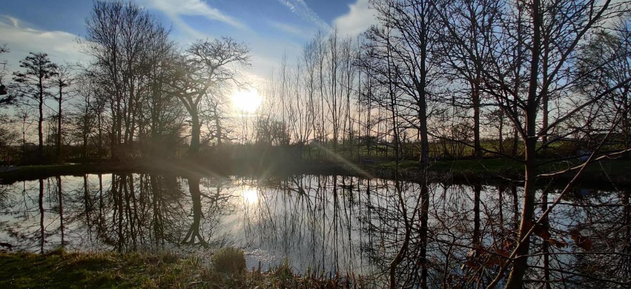 Kingfisher Cabin - Wild Escapes Wrenbury Off Grid Glamping - Ages 12 And Over Baddiley Buitenkant foto