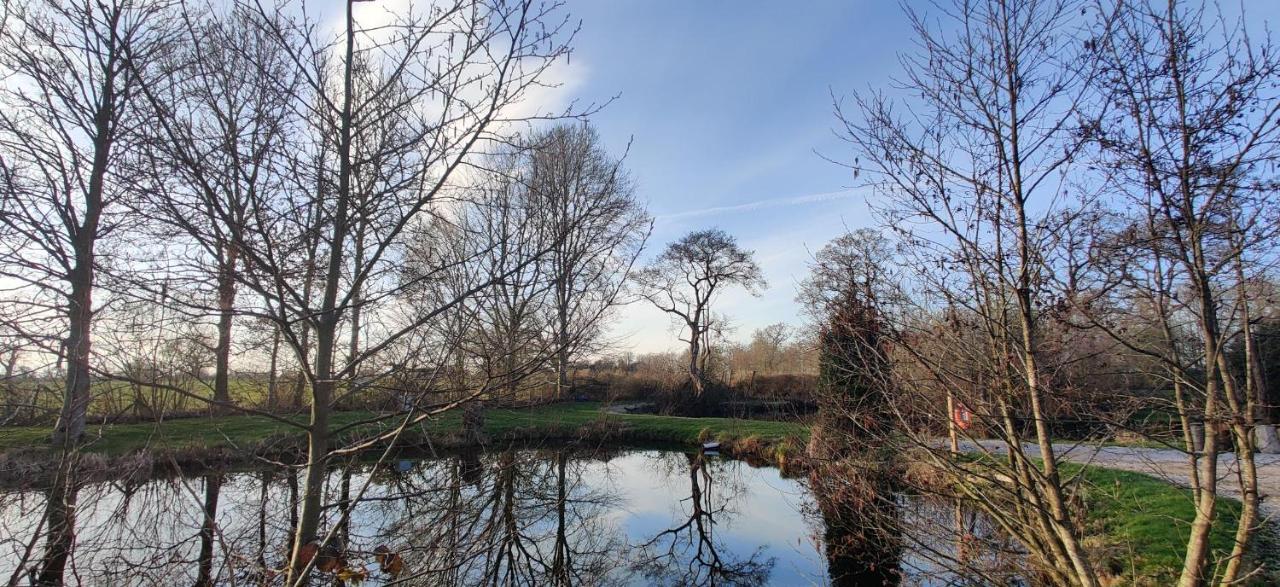 Kingfisher Cabin - Wild Escapes Wrenbury Off Grid Glamping - Ages 12 And Over Baddiley Buitenkant foto